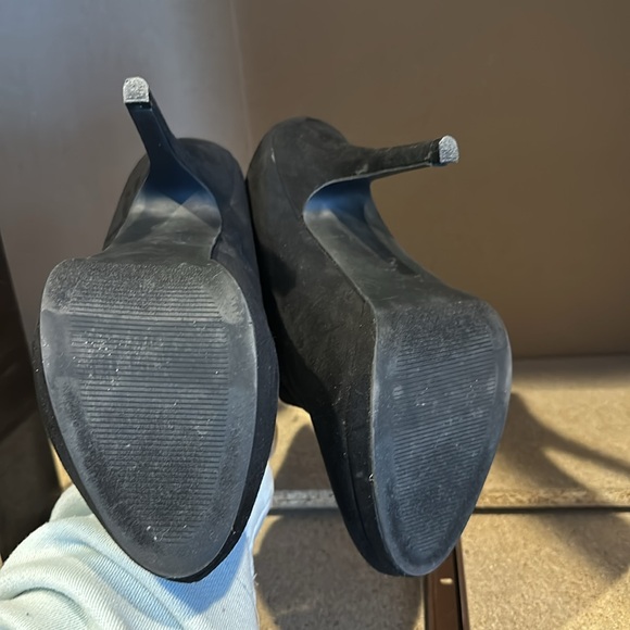 Black Heels - Picture 6 of 7